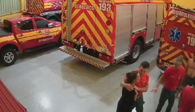 Mãe estava em estado de choque (Foto: Corpo de Bombeiros)