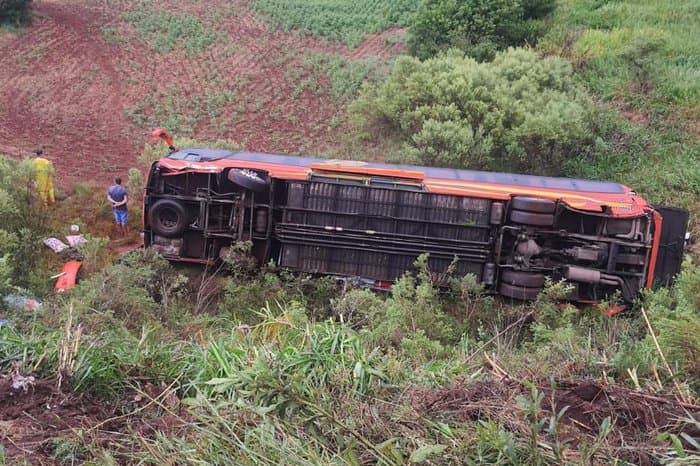 Excursão tinha como destino parque aquático no Rio Grande do Sul (Foto: Comando Rodoviário)