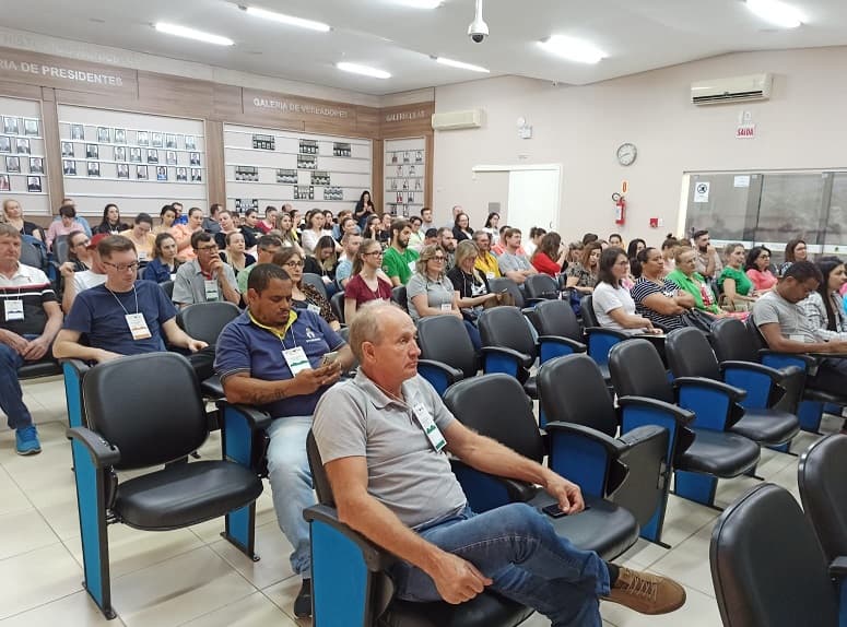 Representantes de 20 municípios da região participam da conferência (Foto: Gilmar Bortese)