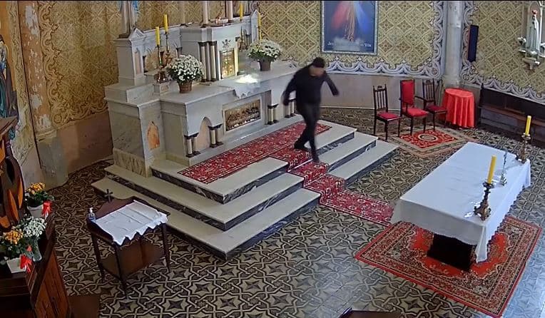 Suspeito deixou rojão pronto para causar o barulho (Foto: Divulgação)