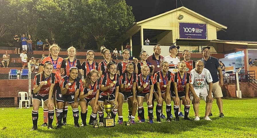 Campeãs do Regional de Futebol, o AJAP conquistou o título nos penaltis (Foto: AJAP)