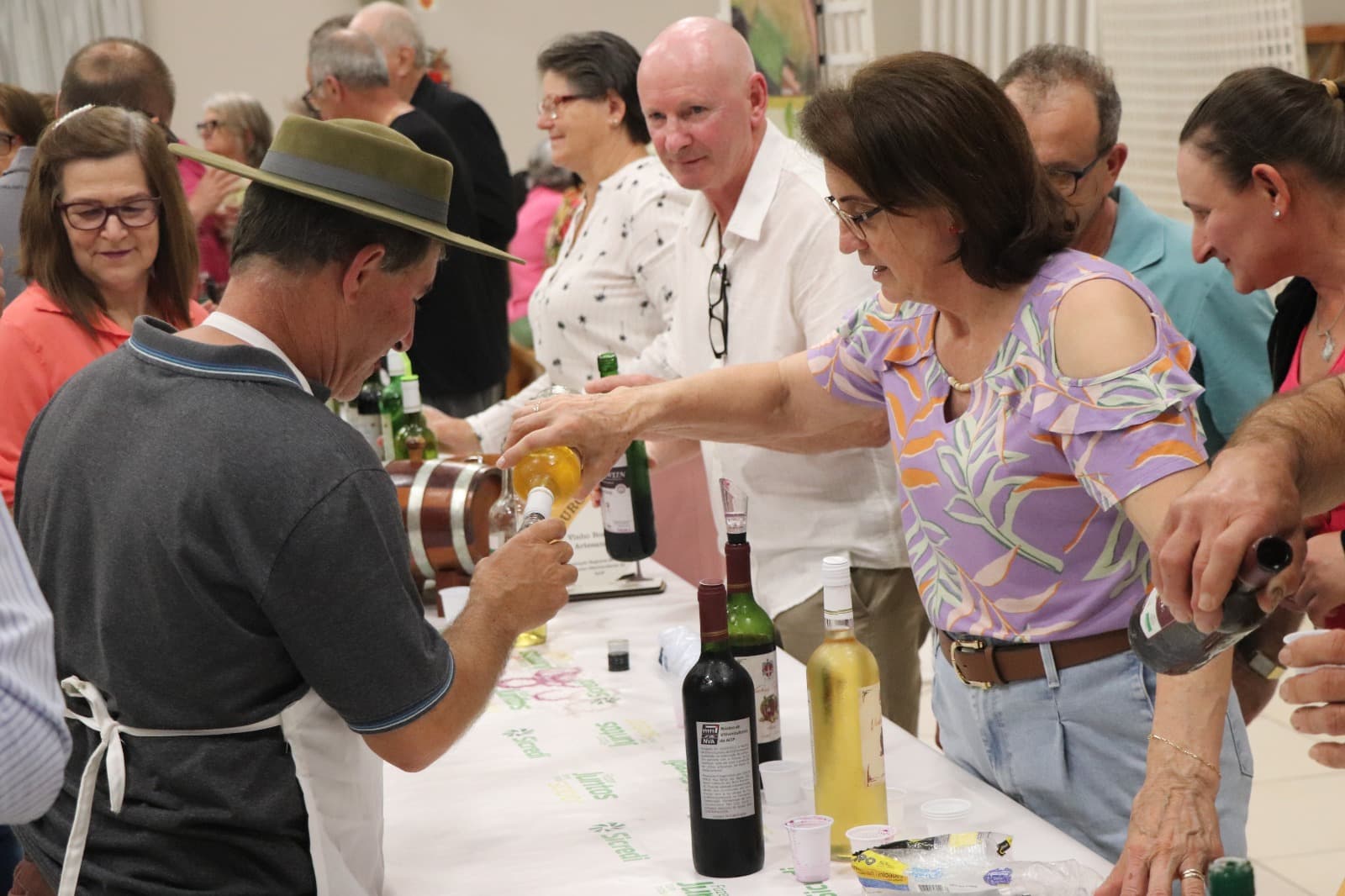 Concurso de Vinhos ocorreu na noite desta sexta (29), em Modelo (Foto: ACIP)