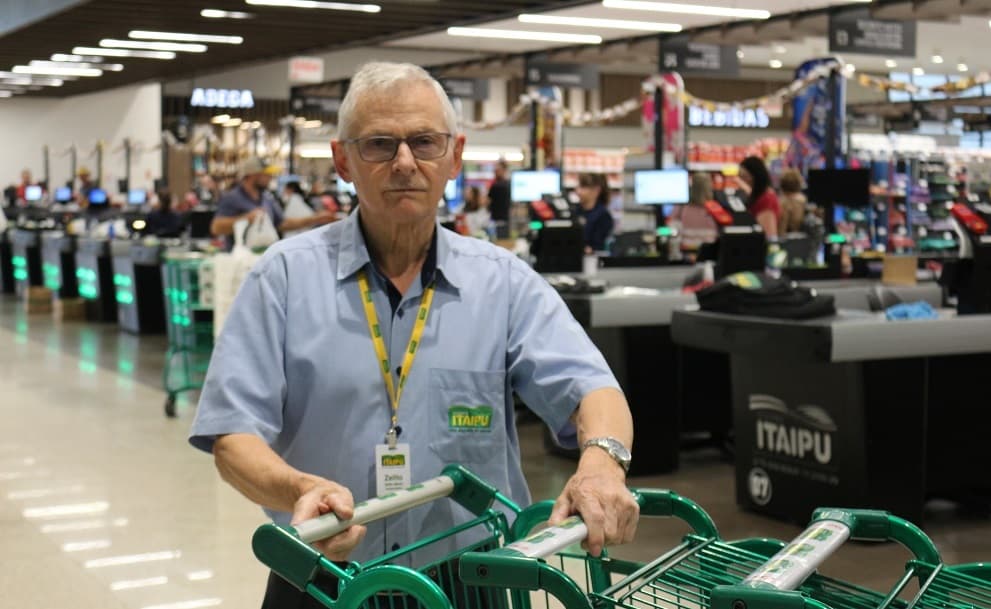 Colaborador continua cumprindo horários e promete seguir nos afazeres (Foto: Henrique Paulo Koch)