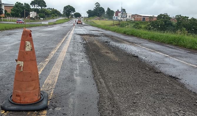 Trecho da BR-282 em Pinhalzinho é um dos mais críticos (Foto: Gilmar Bortese)