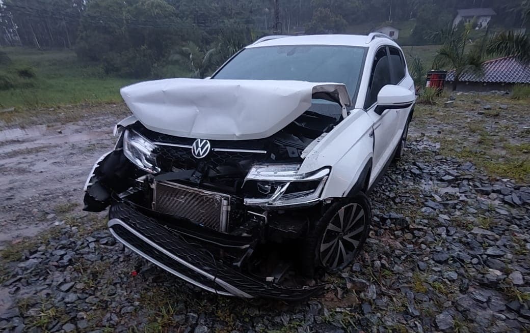 Automóvel VW/Taos onde estavam os moradores de Pinhalzinho (Foto: Divulgação)