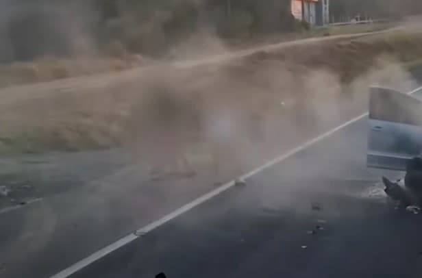 Colisão entre automóveis aconteceu no Paraná (Foto: Divulgação)