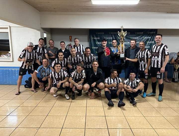 Após os jogos foi realizada a entrega da premiação (Foto: Serra Alta)