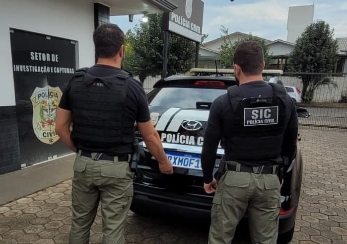 Policiais bateram na porta de suspeitos de surpresa (Foto: Polícia Civil)