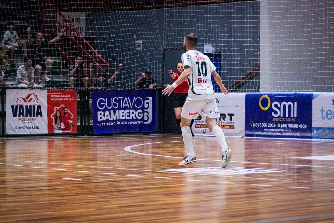 Léo Roos foi artilheiro em dose dupla neste ano (Foto: Felipe Eduardo Zamboni)