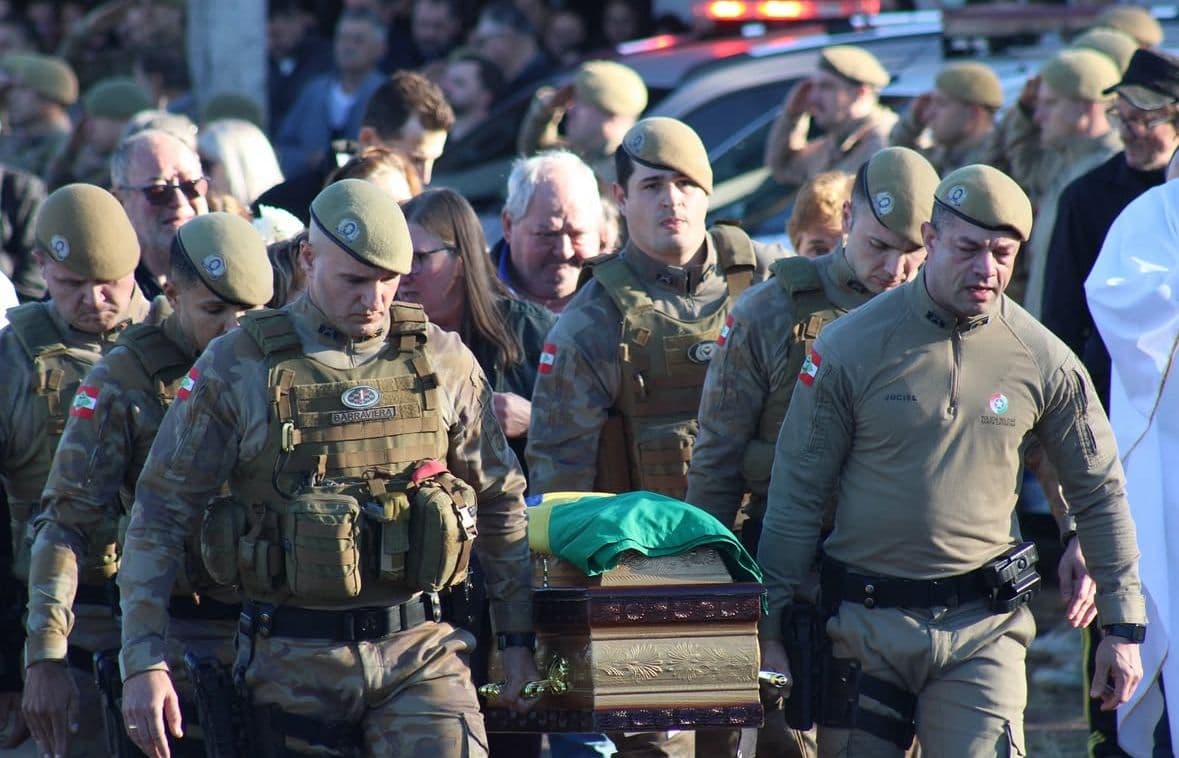 PMs realizaram despedida ao colega de trabalho (Foto: Ricardo Orso)