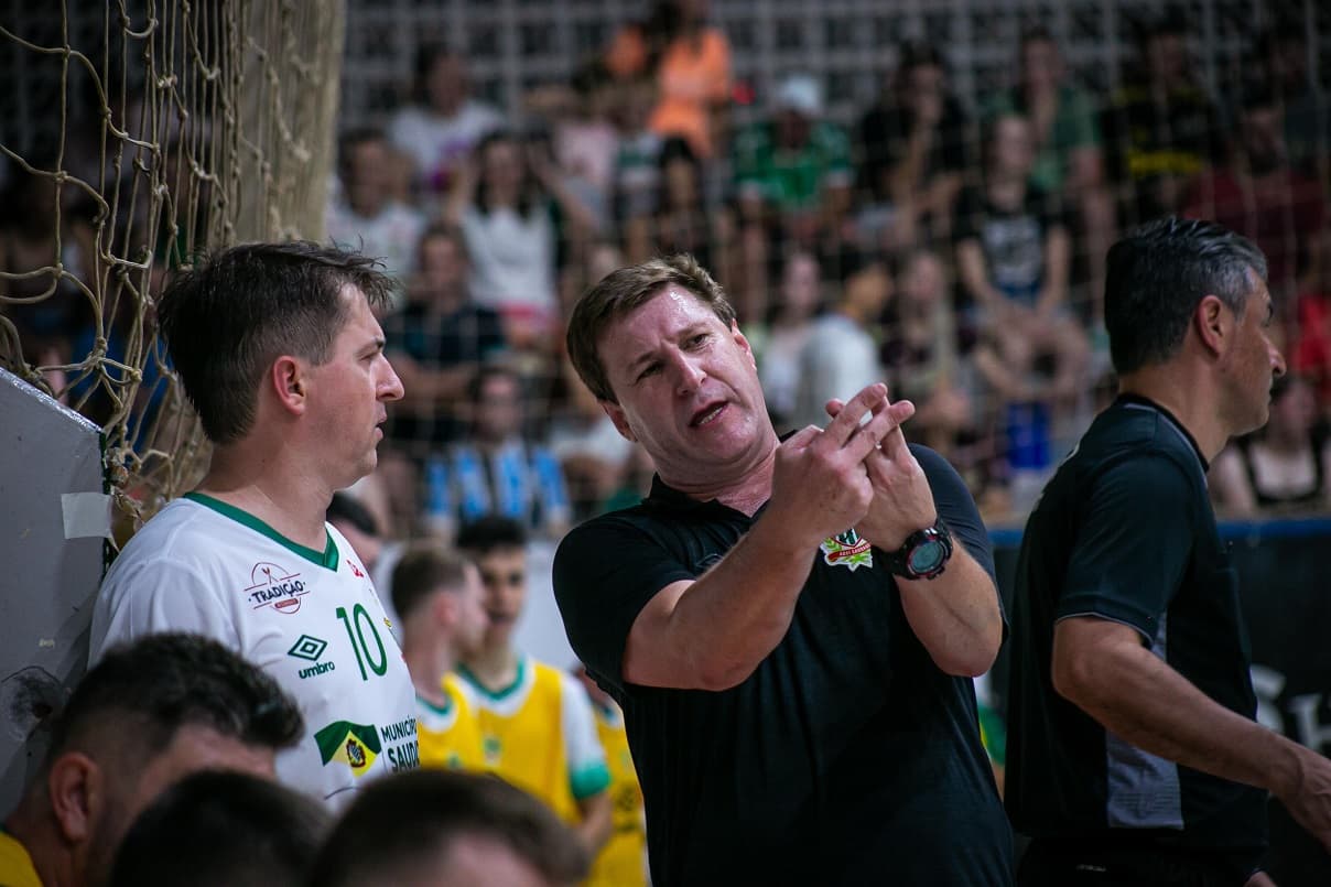 Após encerrar sua carreira de atleta com a camisa da Adaf, Gelson assumiu o comando técnico (Foto: Renan Ribeiro)