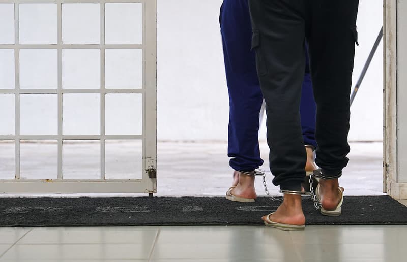 Envolvidos foram presos; Na casa de um alvo estava a imagem do 'Tio Patinhas' (Foto: Ricardo Wolffenbüttel / Secom)