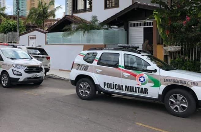 Policial realizou abordagem ao suspeito (Foto: Divulgação)
