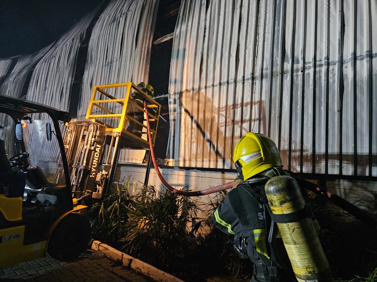 21 bombeiros foram chamados (Foto: Divulgação)