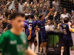 Centreventos estava lotado para acompanhar as semifinais da competição (Foto: Cleiton Ferrasso)