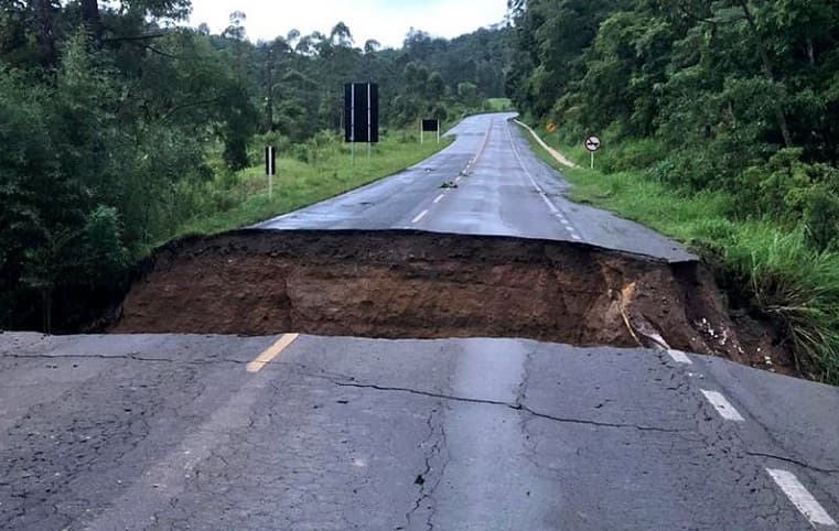 Defesa Civil acompanhou situação crítica (Foto: PRF)