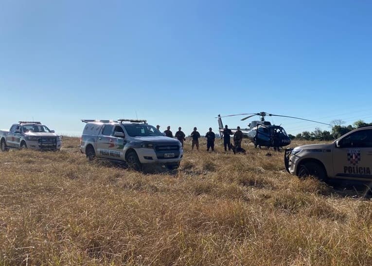 Policiais tiveram tarde de correria (Foto: Saer-Fron)