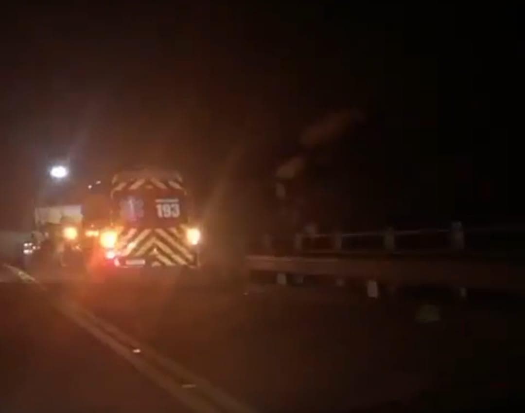 Jovem ameaca a pular da ponte em Águas Frias (Foto: Divulgação )