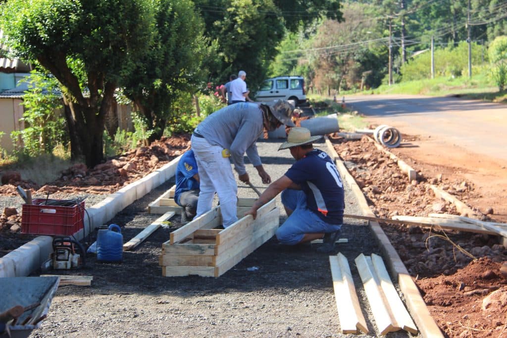 Pista de caminhada está sendo construída em União do Oeste (Foto: Divulgação )