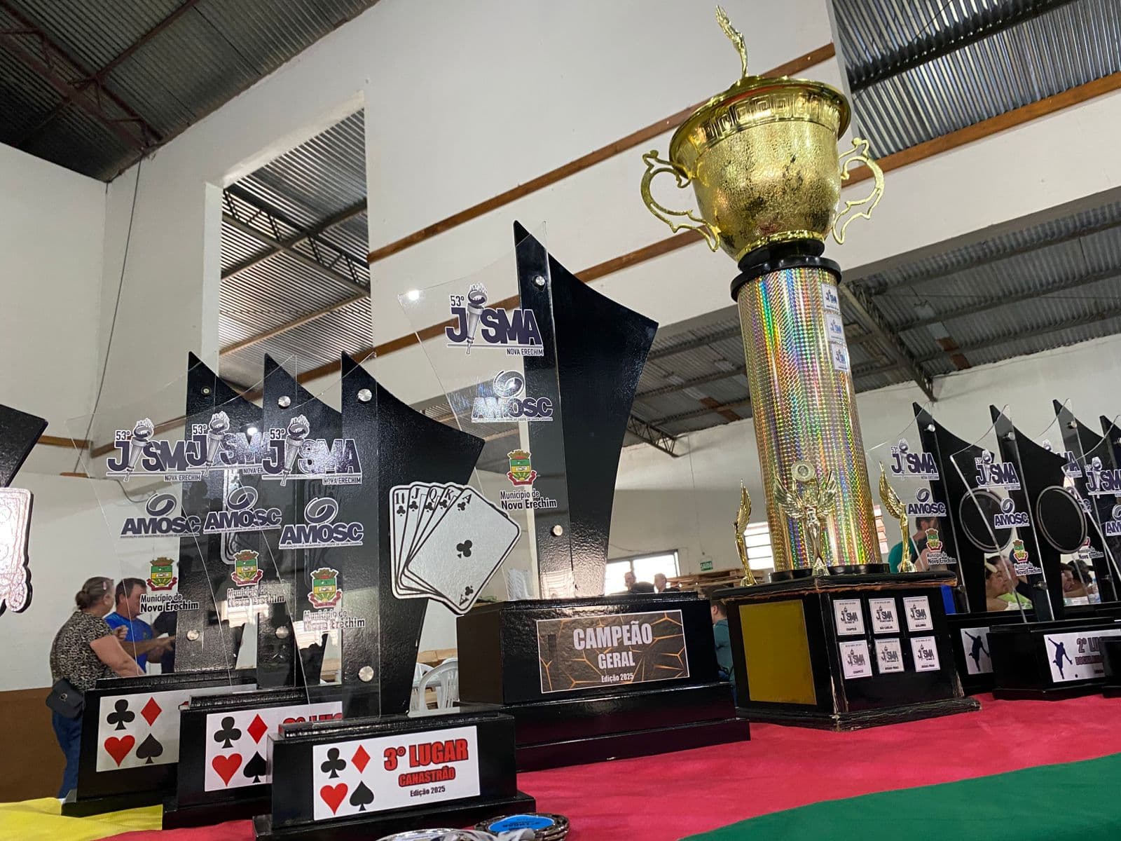 Servidores municipais deixam escritórios e viram atletas em grande encontro regional