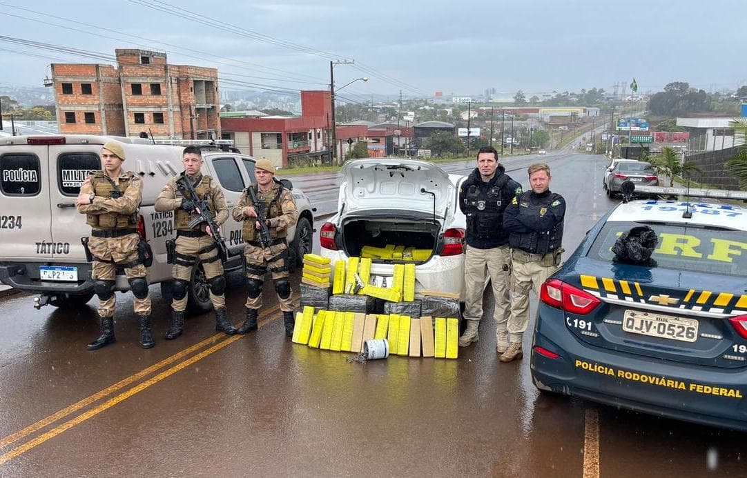 Polícias prendem 210 kg de maconha em Xanxerê (Foto: PRF)