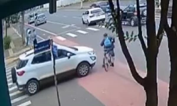 INACREDITÁVEL: Em 7 minutos, dois acidentes acontecem no mesmo lugar