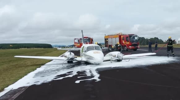 Avião fazia teste no aeroporto após manutenção (Foto: Foto: Corpo de Bombeiros/Divulgação)