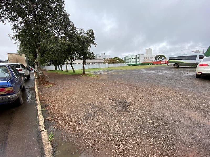 Terreno ao lado do ginásio Neuro Izidoro Bugnotto será o local da construção (Foto: Felipe Eduardo Zamboni)