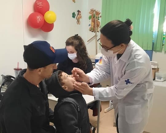 Em Pinhalzinho faltam ainda 300 crianças para serem vacinadas contra a paralisia infantil (Foto: Gilmar Bortese )
