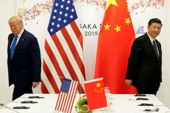 Donald Trump e Xi Jinping durante a cúpula dos líderes do G20 em 2019 (Foto: REUTERS/Kevin Lamarque)