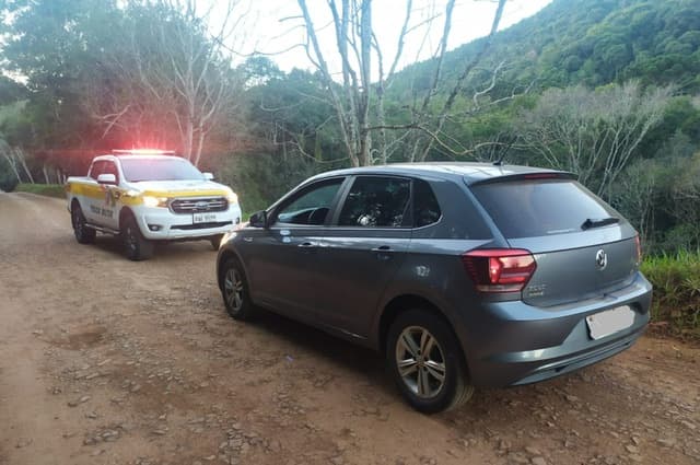 Carro estava perfeito, só faltava um detalhe: gasolina (Foto: Polícia Militar Rodoviária)