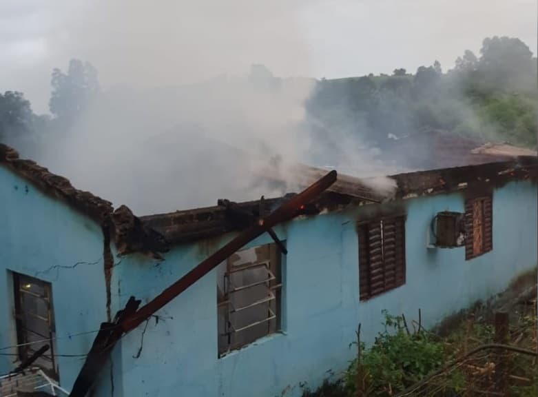 Local onde ocorreu o crime bárbaro (Foto: Corpo de Bombeiros)