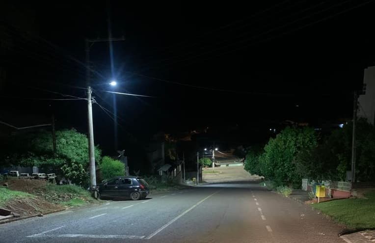Prefeitura está melhorando a iluminação de mais 10 ruas da cidade, em Nova Erechim (Foto: Gilmar Bortese)