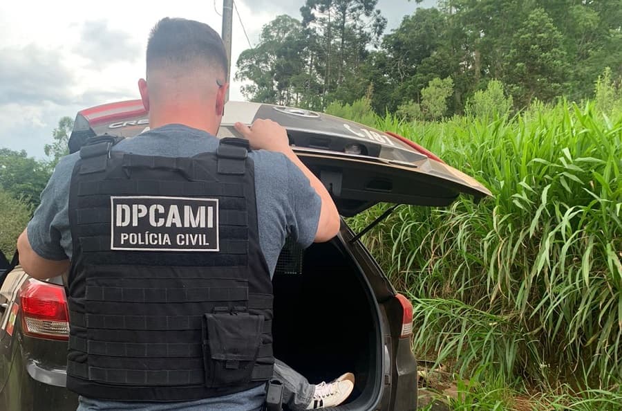 Morador foi preso no interior de Maravilha (Foto: Polícia Civil)