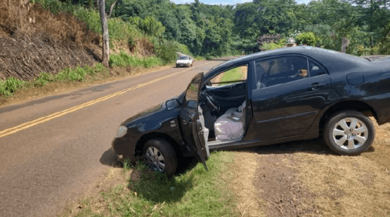 Veículo roubado foi recuperado pela PM (Foto: Divulgação)