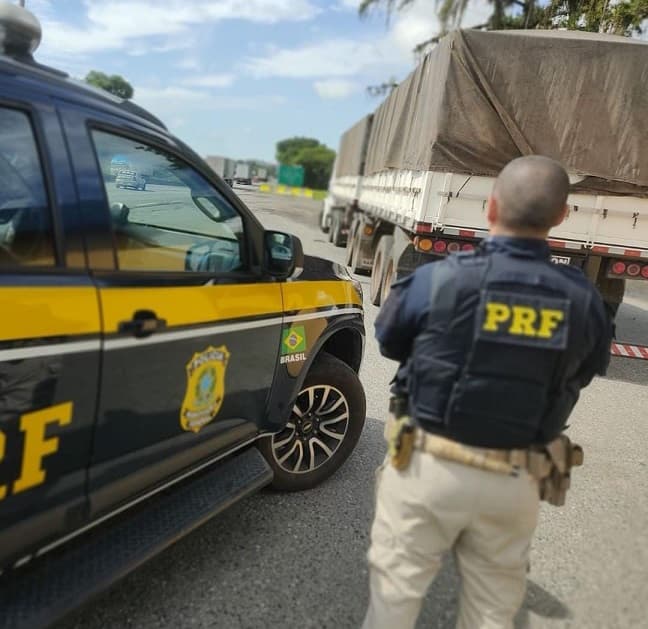 Policiais poderão ser chamados para auxiliarem na pista, casa aconteçam protestos relacionados as eleições (Foto: PRF-SC)