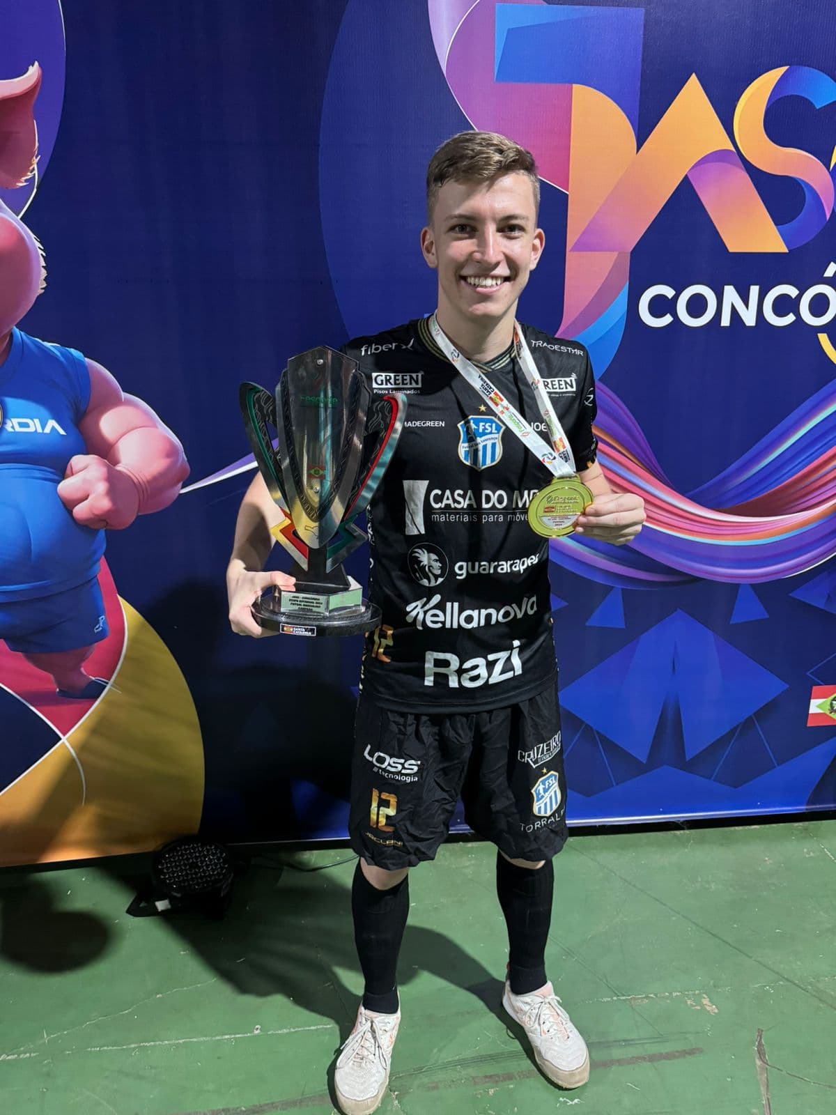 Tiago conquistou o título com o São Lourenço Futsal (Foto: Arquivo Pessoal)