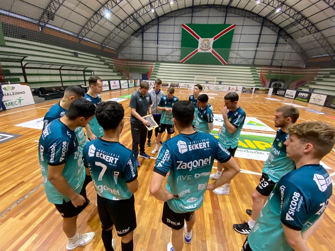 Time vem se preparando para o duelo desta quinta-feira (Foto: Felipe Eduardo Zamboni)