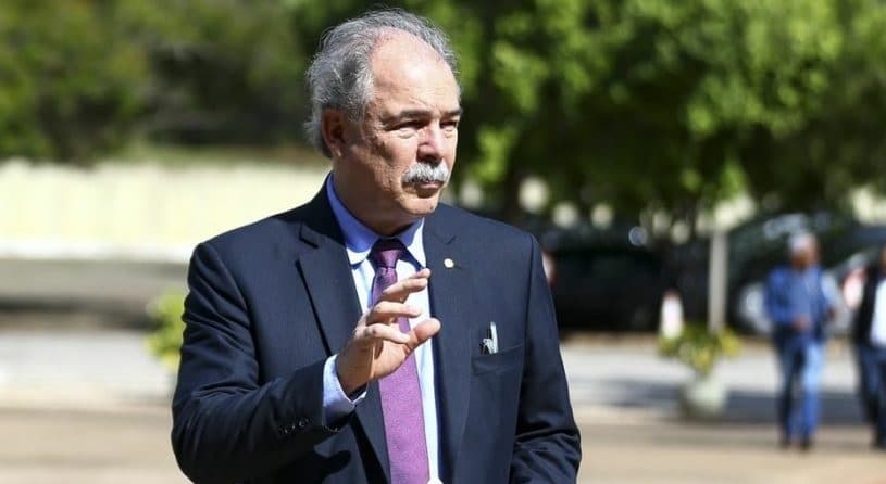 Mercadante é formado em Economia e tem 68 anos de idade (Foto: Marcelo Camargo / Agência Brasil)