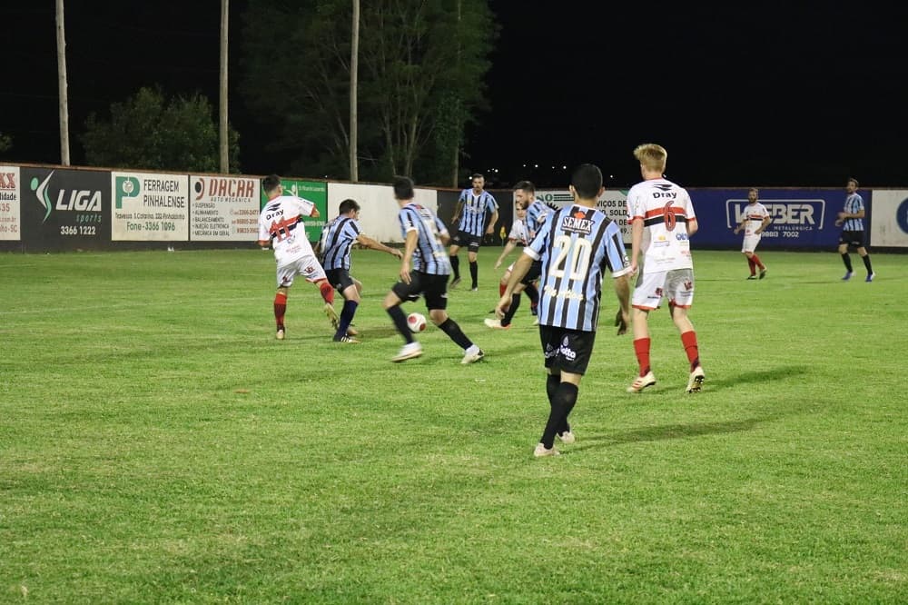 Clássico pinhalense vai decidir vaga nas quartas do Estadual de Amadores