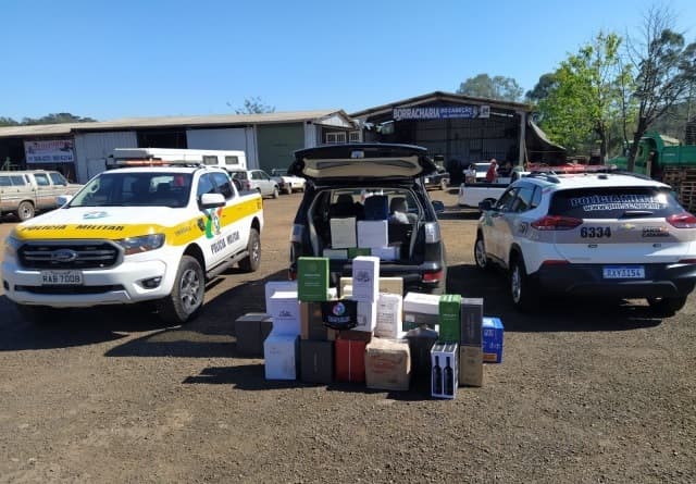 Carga acabou apreendida (Foto: Polícia Militar)