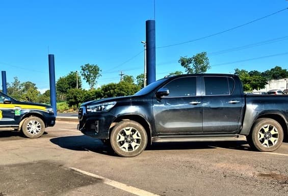 Caminhonete tinha registro de furto (Foto: PRF)