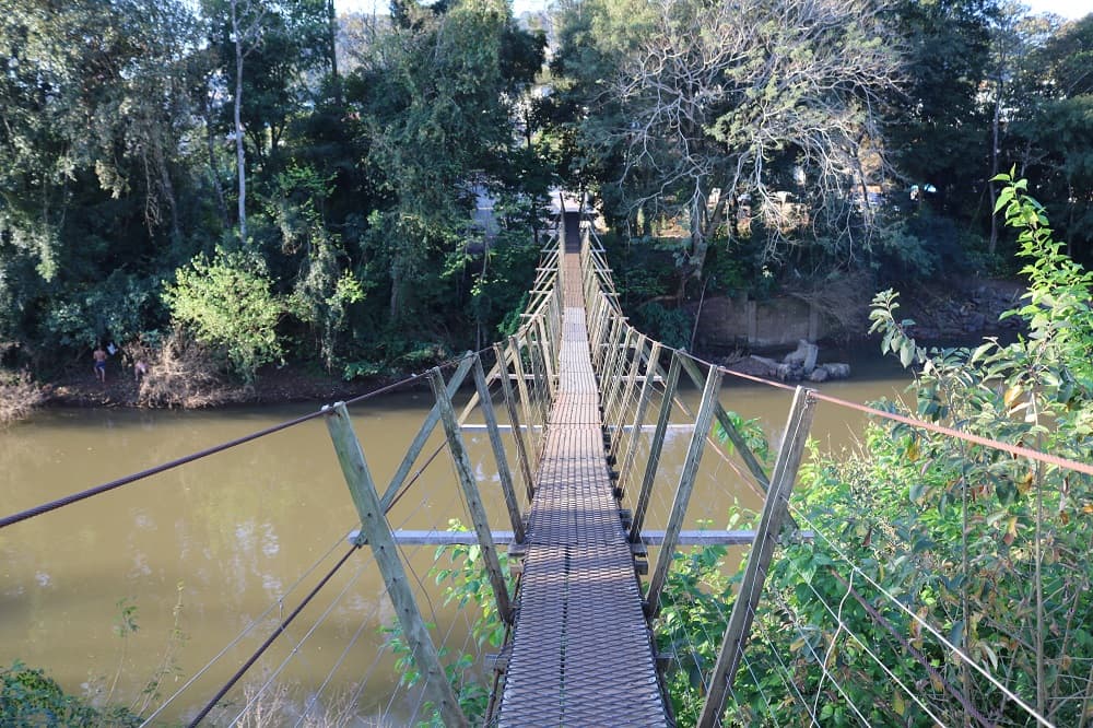 Armações de madeira assustam pelo balanço (Foto: Henrique Paulo Koch)