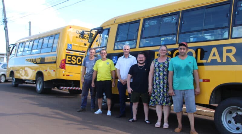Prefeitura de União do Oeste recebe novos ônibus (Foto: Divulgação )