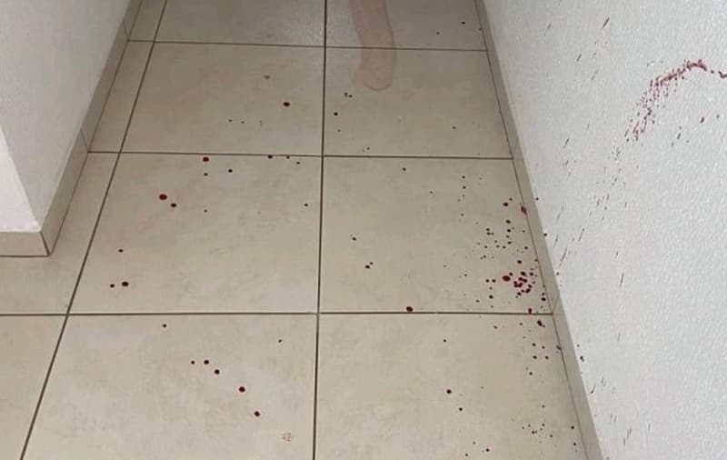 Manchas de sangue foram vistas no local (Foto: Polícia Civil)