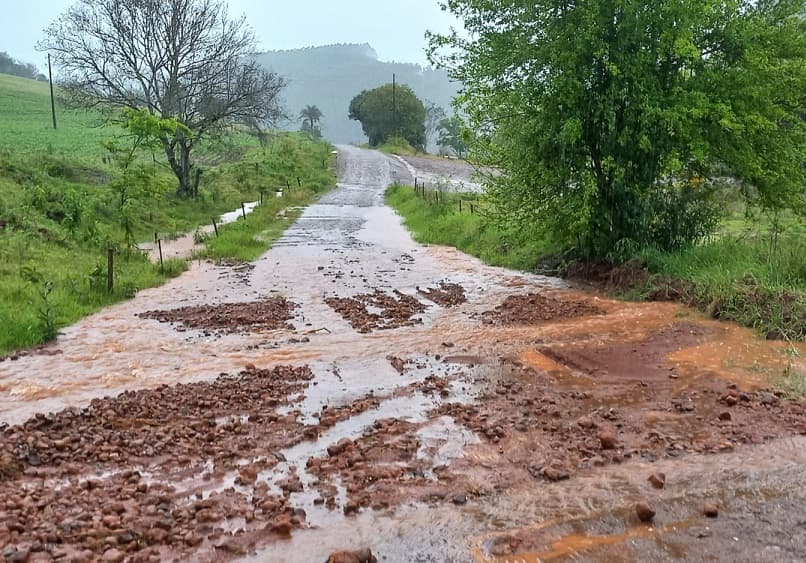 Estradas em Sul Brasil foram danificadas pela chuva intensa dos últimos dias (Foto: ASCON)
