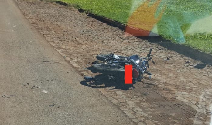 Motociclista se envolve em acidente com empilhadeira em Pinhalzinho (Foto: Divulgação)
