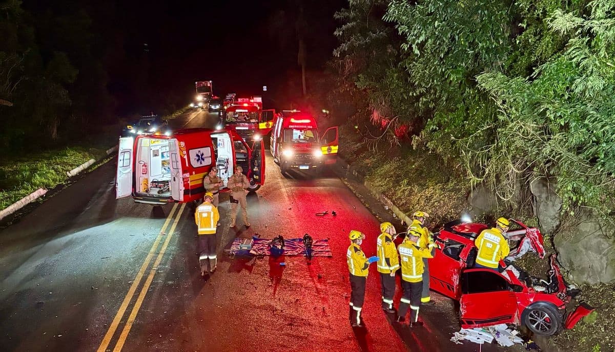 Acidente interrompeu a BR-158 (Foto: Corpo de Bombeiros)