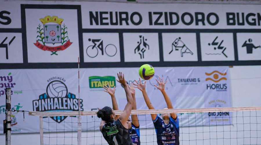 Campeonato de vôlei em Pinhalzinho chegará ao final neste sábado (12) (Foto: Renan Ribeiro)