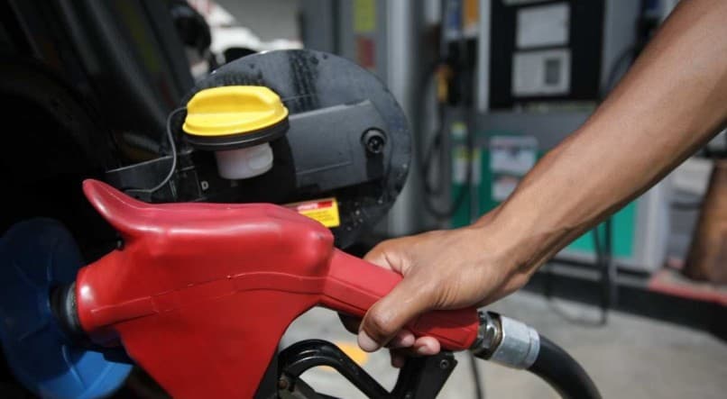 Entenda o que pode acontecer com o preço da gasolina em 2023 (Foto: FOTO: BRUNO CAMPOS/JC IMAGEM)